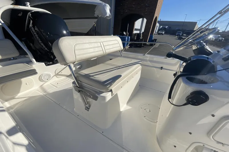 Slide: The Image of Boston Whaler 170 Montauk 2021 - 6