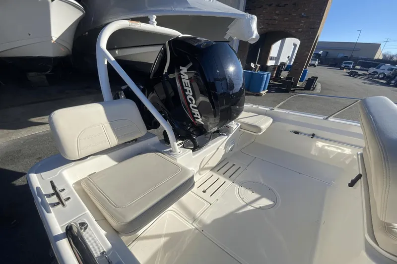 Slide: The Image of Boston Whaler 170 Montauk 2021 - 7
