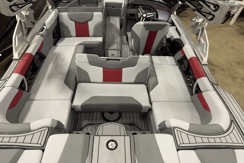 Slide: The Image of MasterCraft XT22 2025 - 11