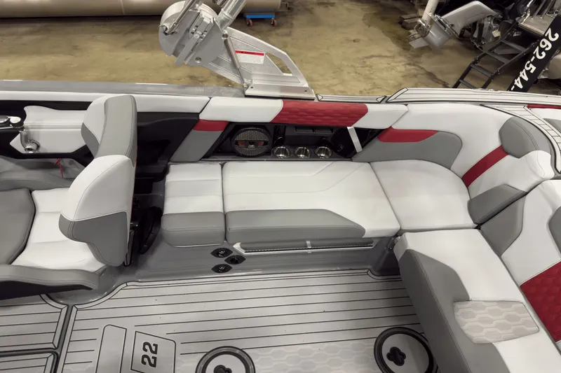 Slide: The Image of MasterCraft XT22 2025 - 15