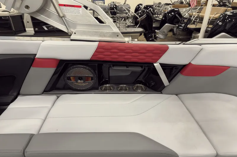 Slide: The Image of MasterCraft XT22 2025 - 17