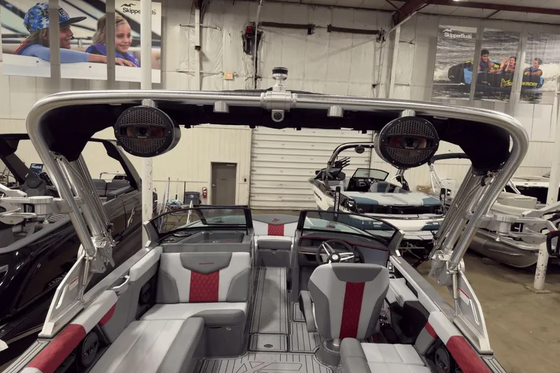 Slide: The Image of MasterCraft XT22 2025 - 18