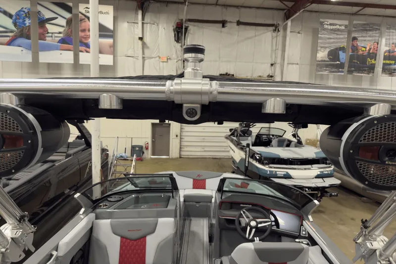 Slide: The Image of MasterCraft XT22 2025 - 19