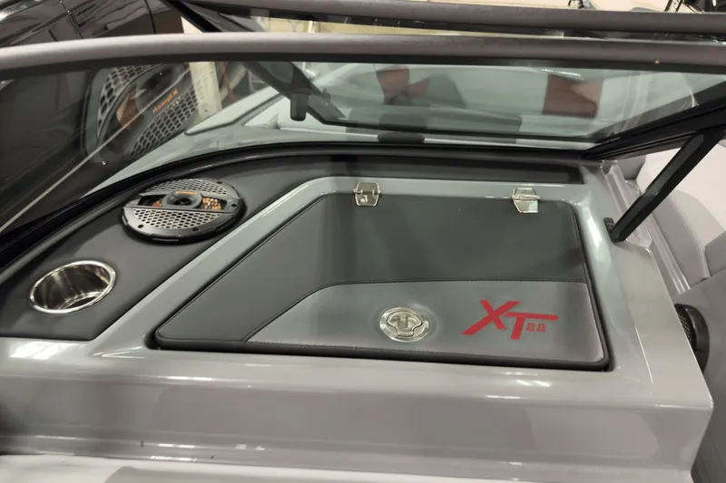 Slide: The Image of MasterCraft XT22 2025 - 24