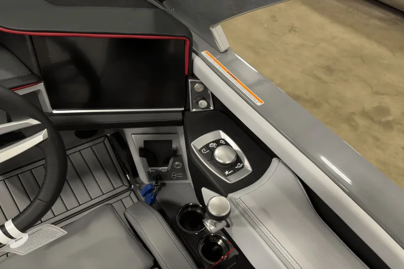 Slide: The Image of MasterCraft XT22 2025 - 28