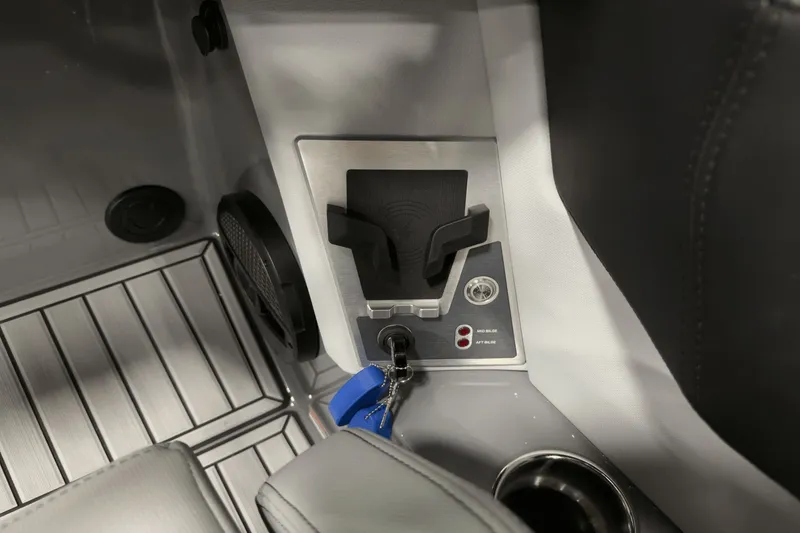 Slide: The Image of MasterCraft XT22 2025 - 30