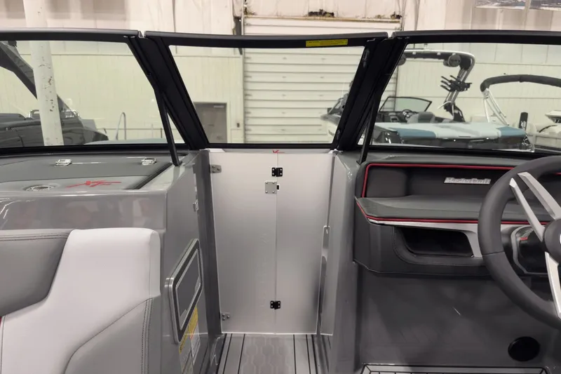 Slide: The Image of MasterCraft XT22 2025 - 32