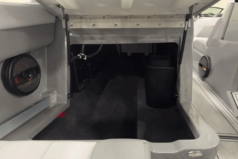 Slide: The Image of MasterCraft XT22 2025 - 34