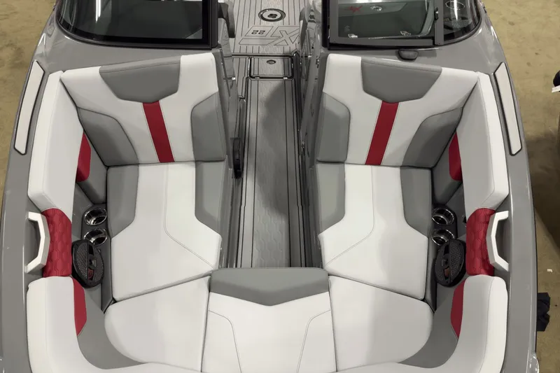 Slide: The Image of MasterCraft XT22 2025 - 39