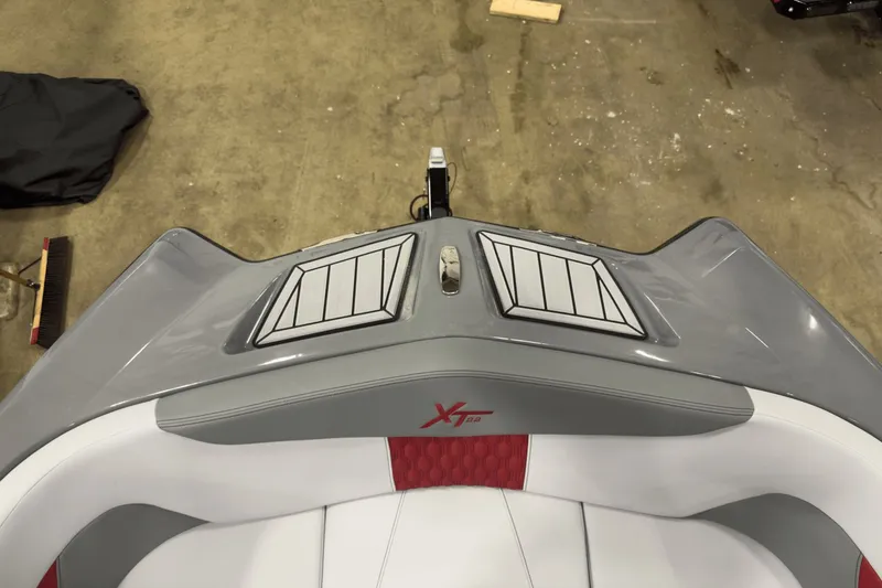 Slide: The Image of MasterCraft XT22 2025 - 40