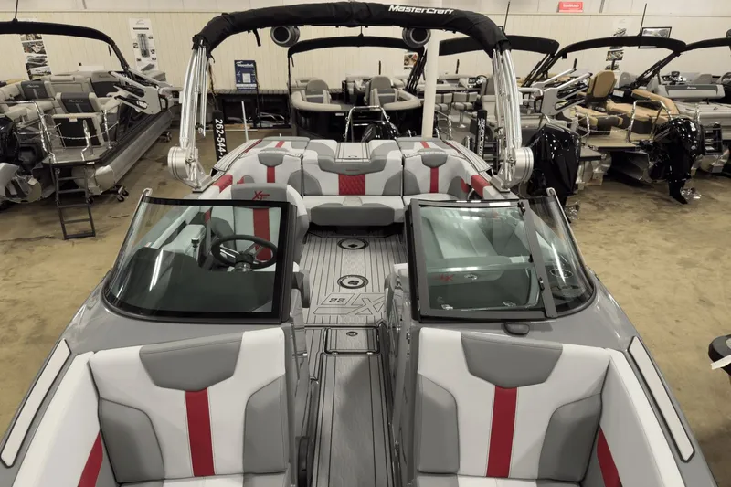 Slide: The Image of MasterCraft XT22 2025 - 41