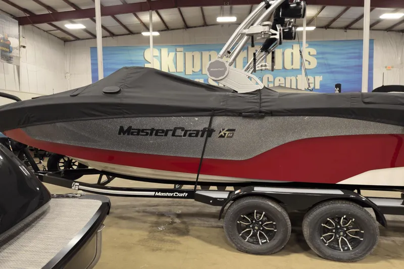 Slide: The Image of MasterCraft XT22 2025 - 43