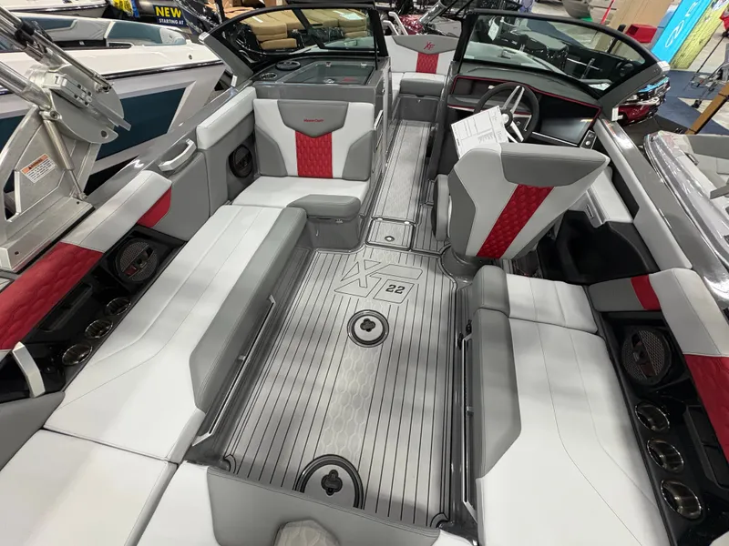 Slide: The Image of MasterCraft XT22 2025 - 59