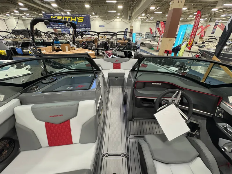 Slide: The Image of MasterCraft XT22 2025 - 64