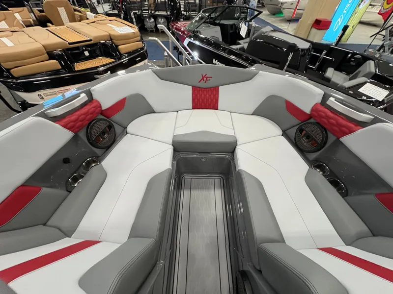 Slide: The Image of MasterCraft XT22 2025 - 66