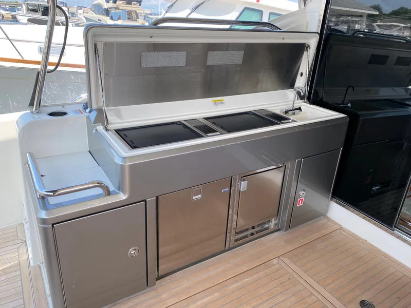 Slide: The Image of Cockpit Wetbar/Grill - 10