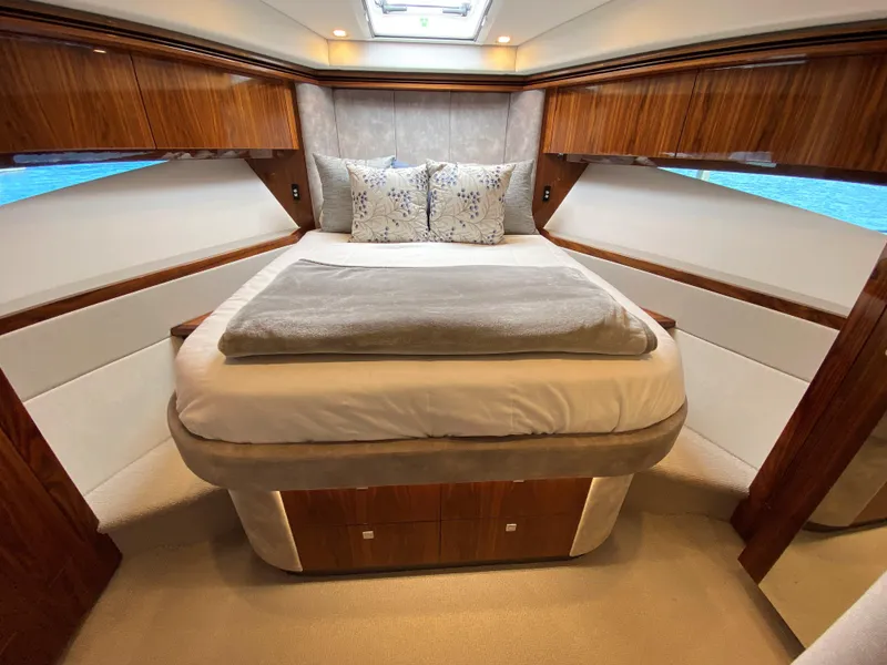 Slide: The Image of VIP Stateroom - 33