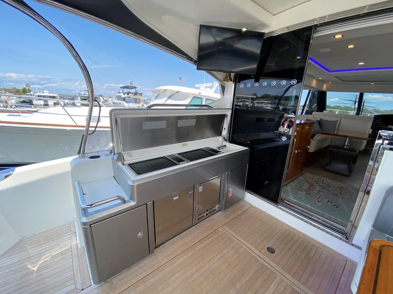 Slide: The Image of Cockpit Wetbar/Grill - 9