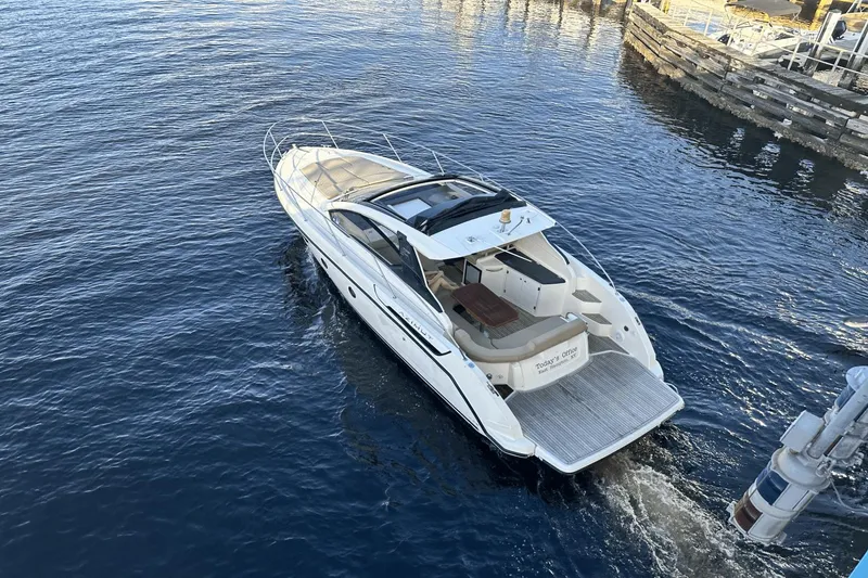 Slide: The Image of Azimut Atlantis 34 2014 - 1