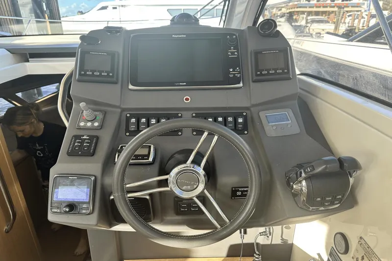 Slide: The Image of Azimut Atlantis 34 2014 - 18