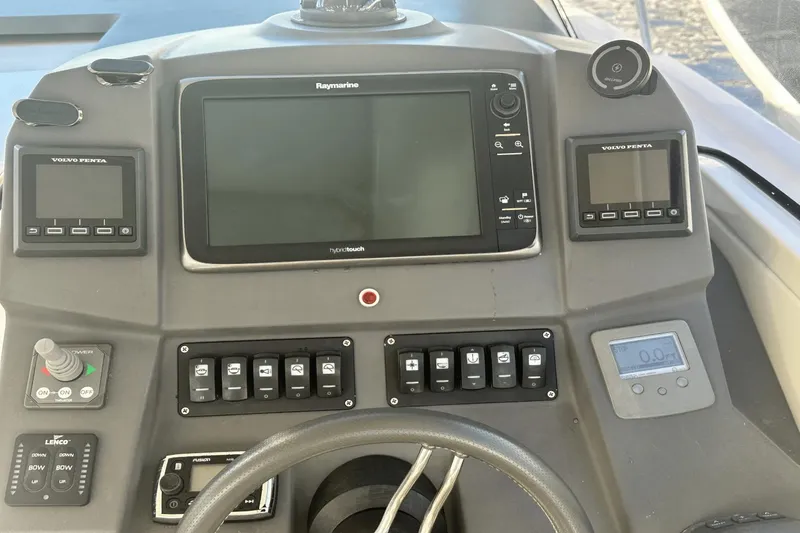 Slide: The Image of Azimut Atlantis 34 2014 - 20