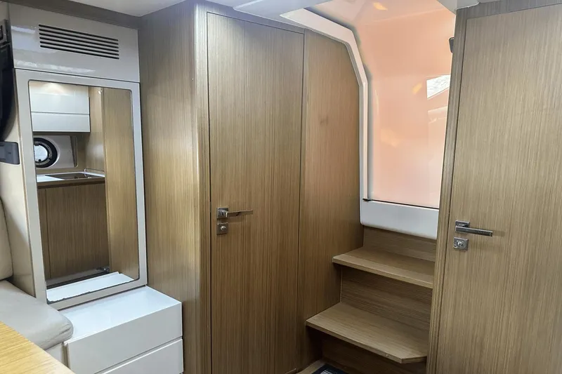 Slide: The Image of Azimut Atlantis 34 2014 - 25