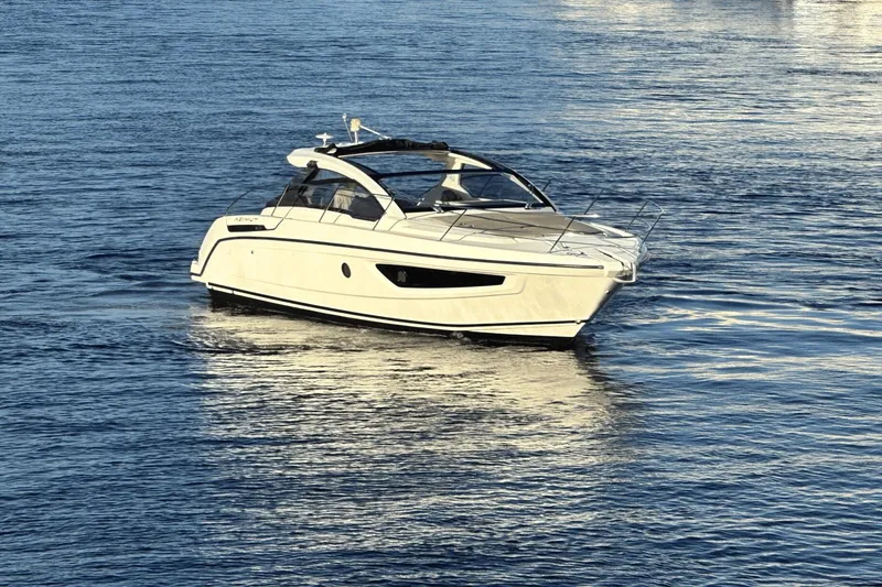 Slide: The Image of Azimut Atlantis 34 2014 - 33