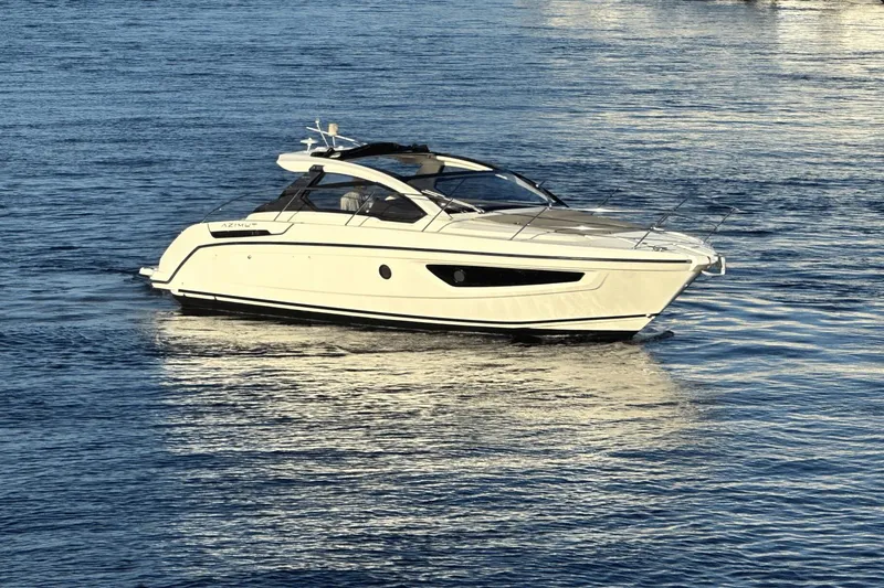 Slide: The Image of Azimut Atlantis 34 2014 - 34