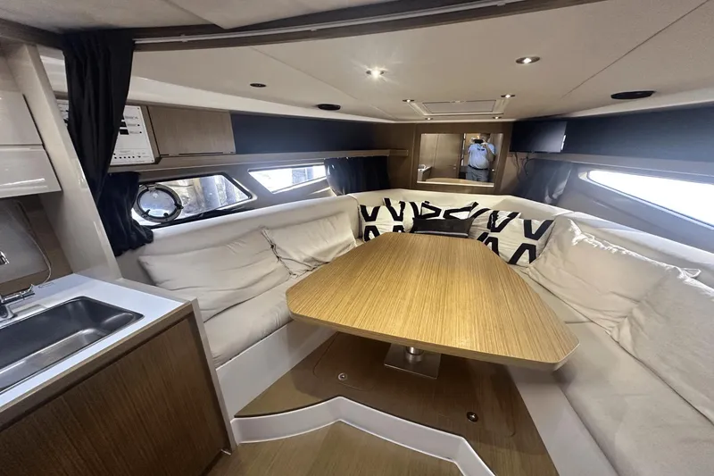 Slide: The Image of Azimut Atlantis 34 2014 - 4