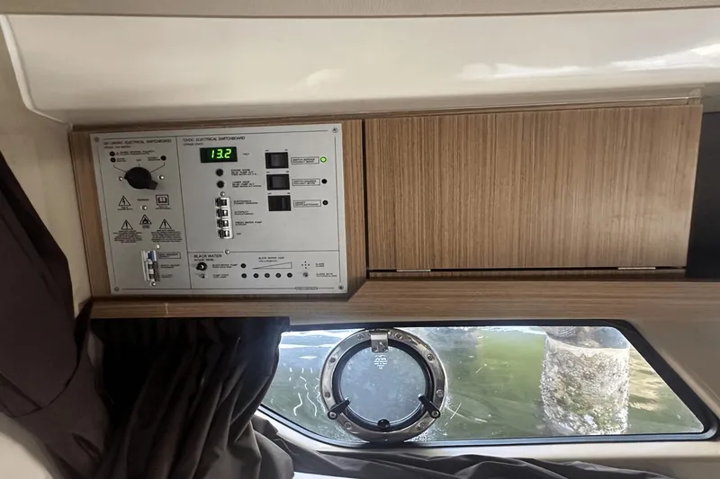 Slide: The Image of Azimut Atlantis 34 2014 - 6