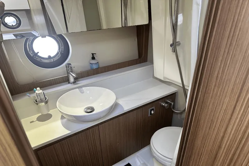 Slide: The Image of Azimut Atlantis 34 2014 - 9
