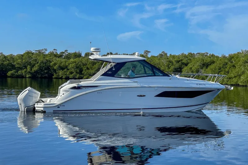 Slide: The Image of Sea Ray 320 Sundancer Outboard 2023 - 0