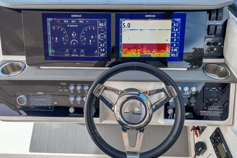 Slide: The Image of Sea Ray 320 Sundancer Outboard 2023 - 12