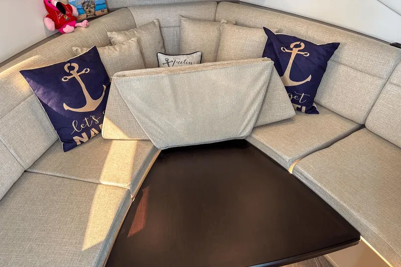 Slide: The Image of Sea Ray 320 Sundancer Outboard 2023 - 24