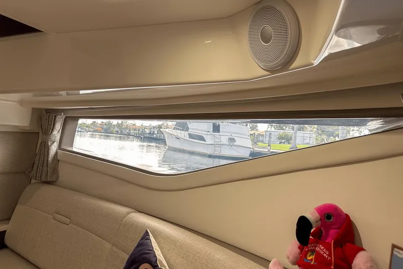 Slide: The Image of Sea Ray 320 Sundancer Outboard 2023 - 25