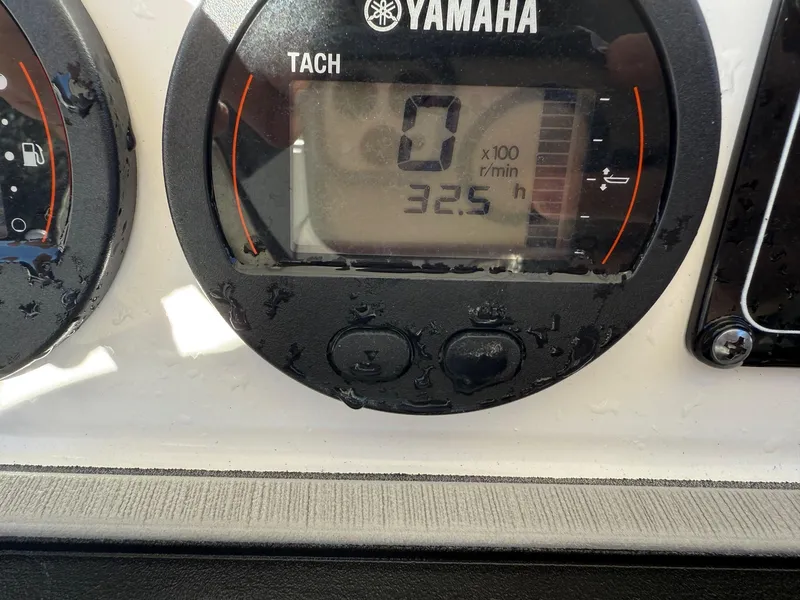 Slide: The Image of Sea Fox 228 Commander 2022 - 5