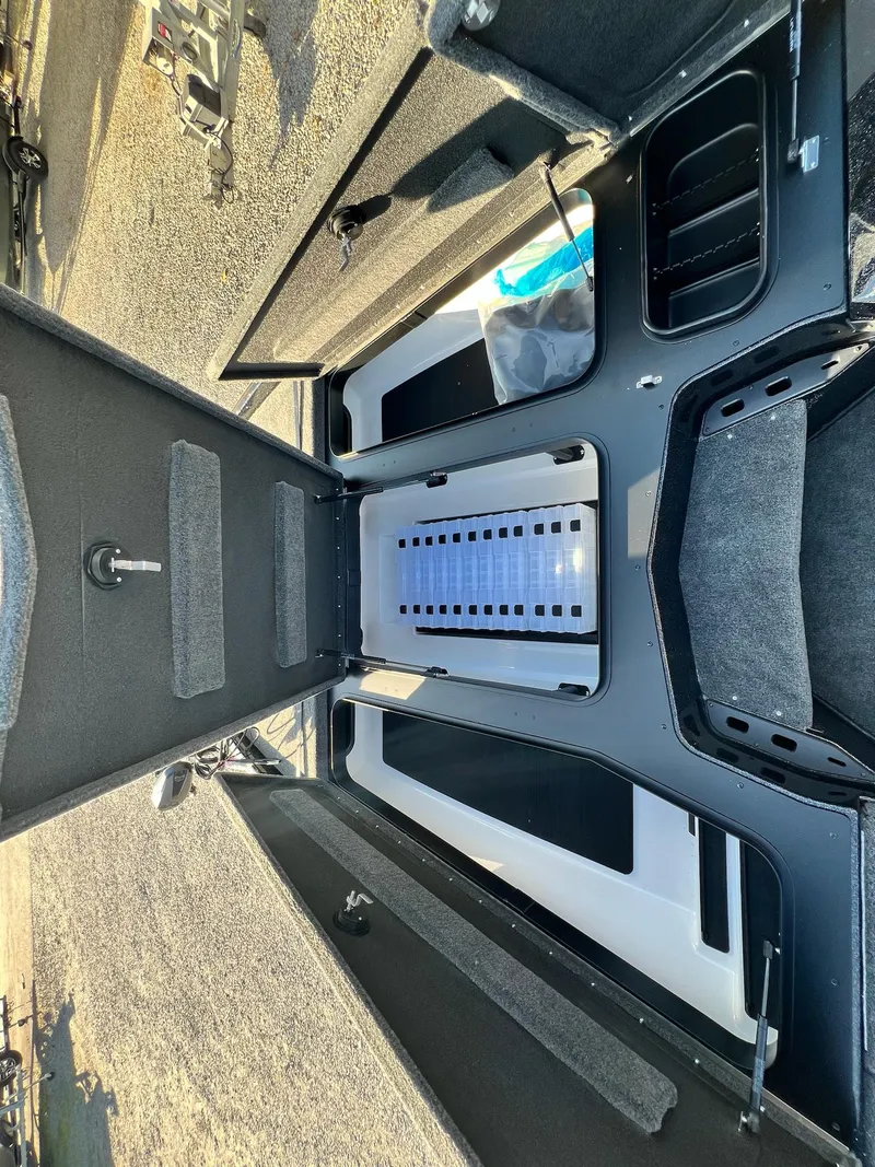 Slide: The Image of Skeeter ZXR20 2025 - 16