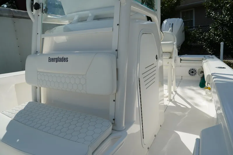 Slide: The Image of 2015 Everglades 243 CC boat interior with white seating and console. - 13