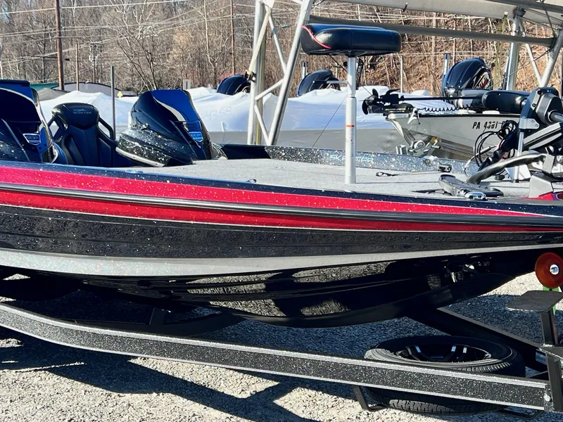 Slide: The Image of 2025 Skeeter ZXR 21 bass boat with dual engines on display. - 18