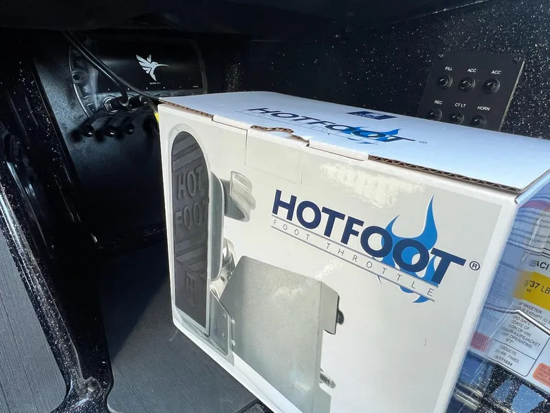 Slide: The Image of Hot Foot throttle box inside 2025 Skeeter ZXR 21 boat cockpit. - 36