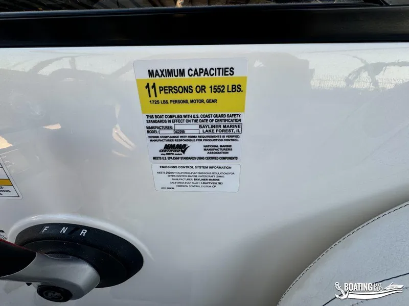 Slide: The Image of Bayliner DX 2250 boat capacity label, 11 persons or 1552 lbs, 2021 model. - 17