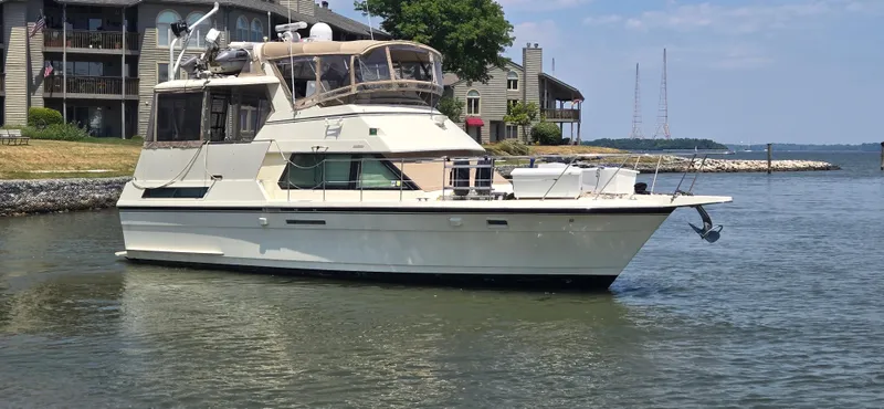 The Image of 1989 Hatteras 40 Double Cabin yacht docked near waterfront homes. - 0