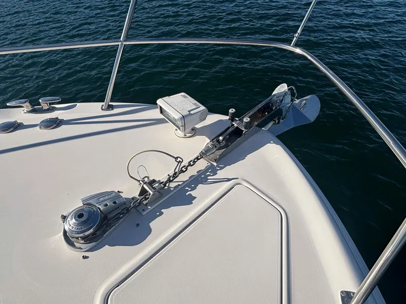 Slide: The Image of 1999 Sea Ray 540 Sundancer yacht bow with anchor and winch system. - 25