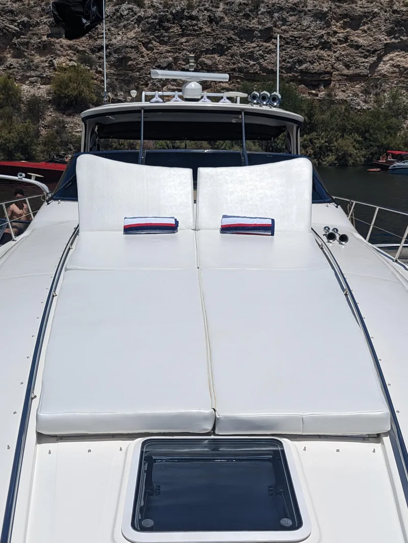 Slide: The Image of 1999 Sea Ray 540 Sundancer yacht with sunbathing deck and cushions. - 27