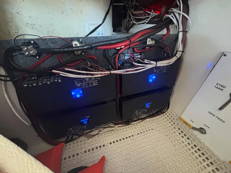 Slide: The Image of Electrical system of a 1999 Sea Ray 540 Sundancer boat with illuminated components. - 46