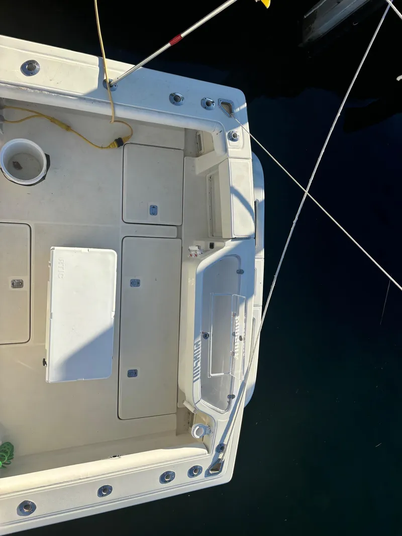 Slide: The Image of Overhead view of 2000 Pursuit 3400 Express boat deck with tower. - 4