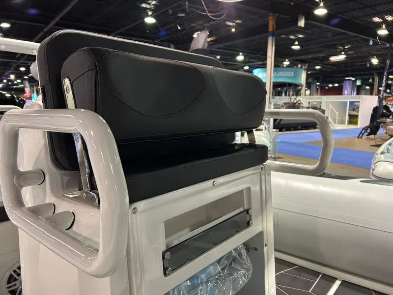Slide: The Image of 2025 Highfield Sport 560 boat seat at indoor exhibition. - 4