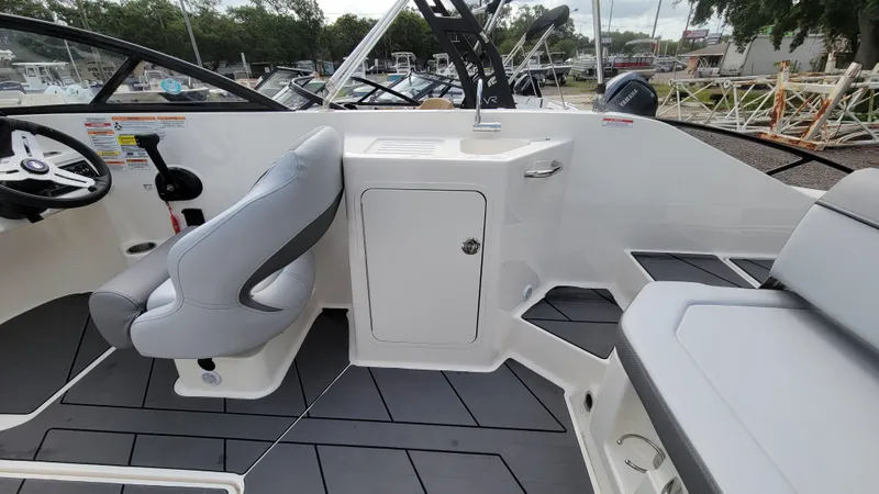 Slide: The Image of Bayliner D22 2025 - 60