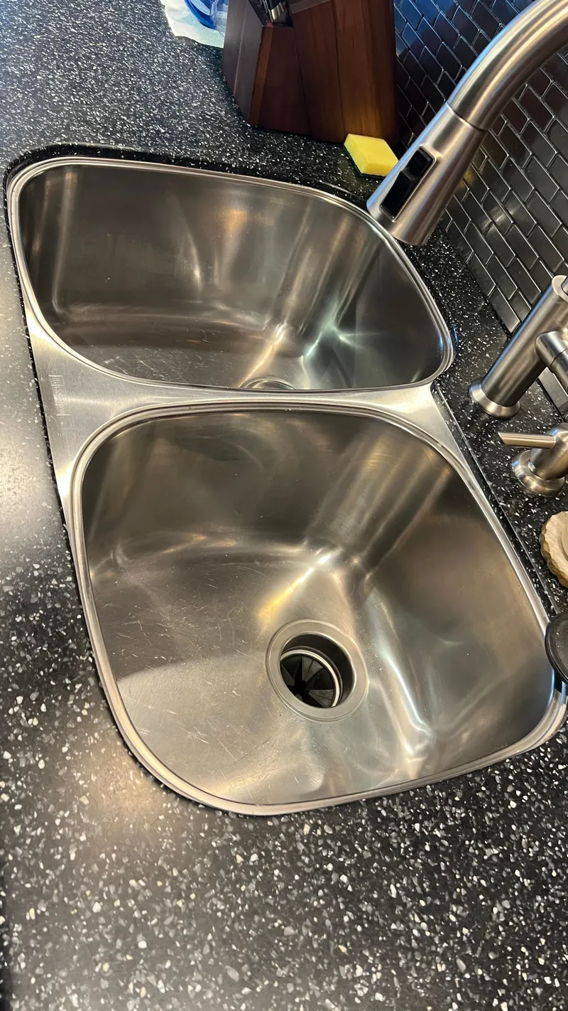 Slide: The Image of Stainless steel double sink on Monticello River Yacht, 2008 model. - 10