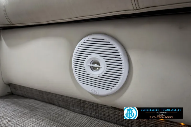 Slide: The Image of Crest Caribbean 2570 boat interior speaker, 2006 model, with Reeder-Trausch Marine logo. - 33